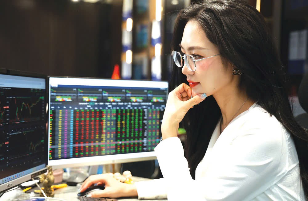 Chứng khoán ngày 7/8: Tiếp đà tăng điểm, VN-Index đóng cửa ở mức đỉnh mới