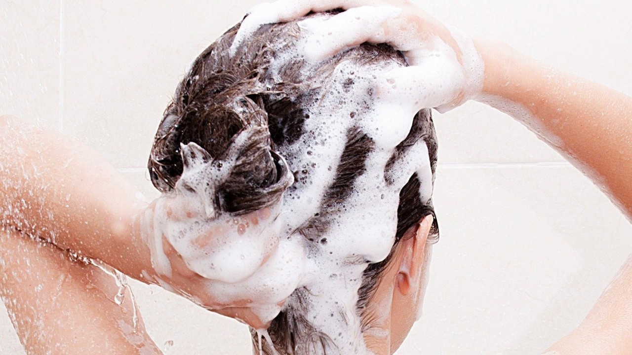 Thu hồi toàn quốc 2 lô dầu gội đầu trị chấy chứa thuốc diệt côn trùng