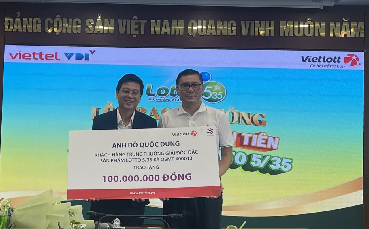 Vietlott trao 2 giải độc đắc đầu tiên của xổ số tự chọn Lotto 5/35