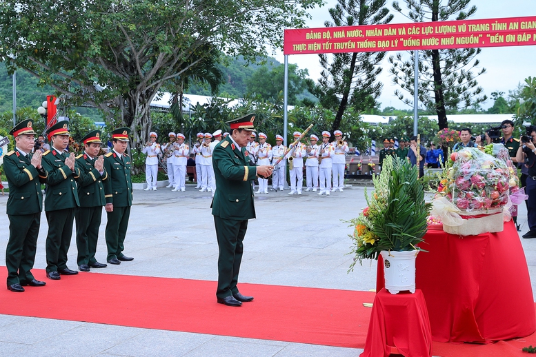 Thủ tướng: 'Tiếp tục làm hết sức mình để không một liệt sĩ nào bị lãng quên'- Ảnh 9.