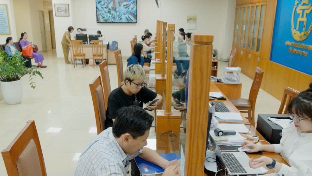 Hà Nội yêu cầu tiếp nhận tối thiểu 60% hồ sơ thủ tục hành chính theo hình thức trực tuyến