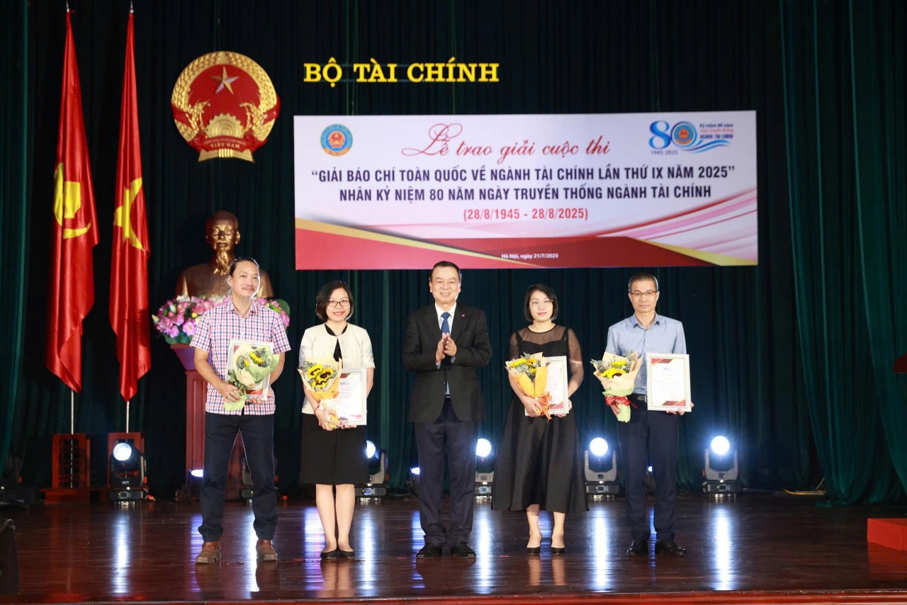 Báo Tài chính  - Đầu tư có 5 tác phẩm đoạt Giải Báo chí toàn quốc viết về ngành Tài chính lần thứ 9