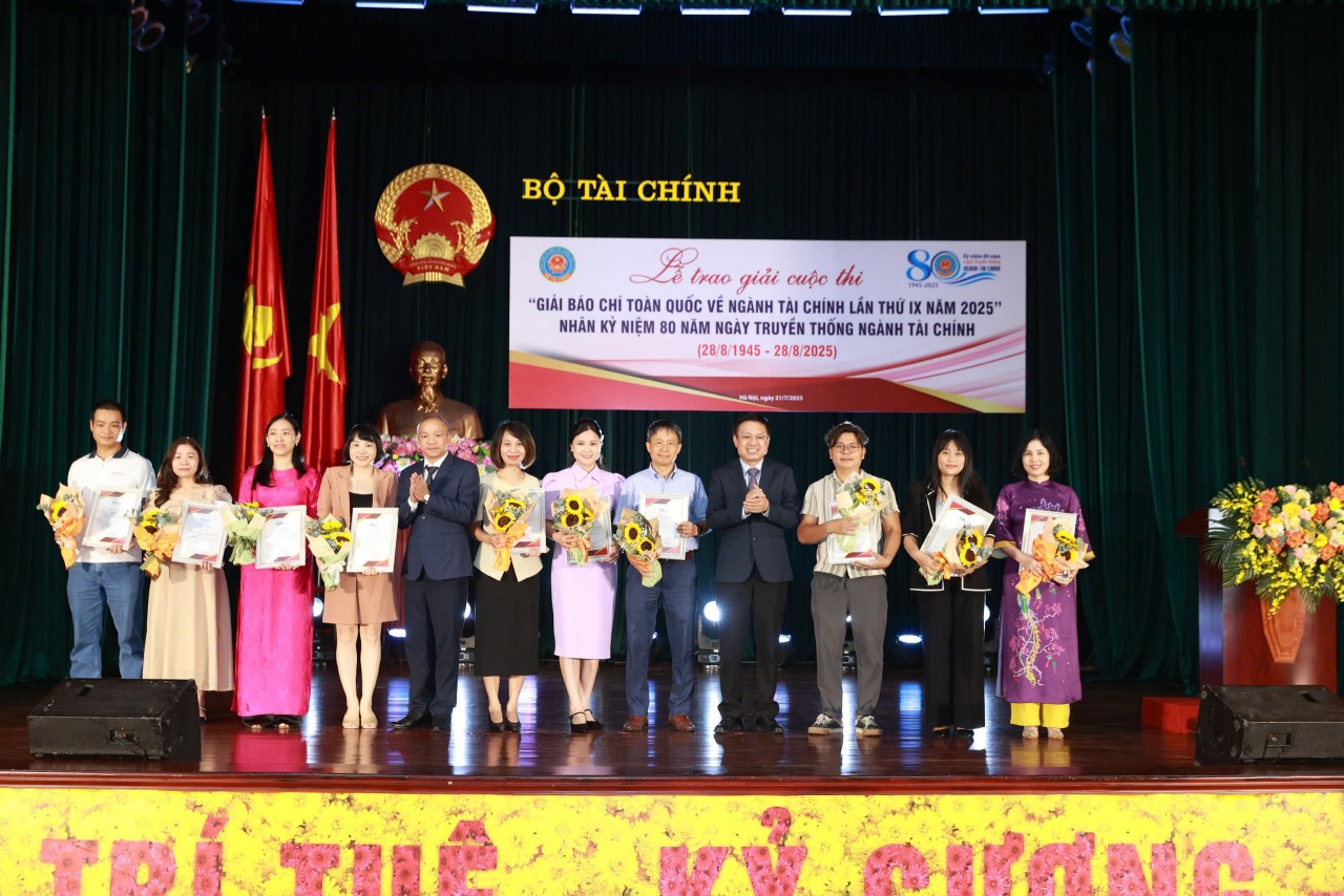 Báo Tài chính  - Đầu tư có 5 tác phẩm đoạt Giải Báo chí toàn quốc viết về ngành Tài chính lần thứ 9