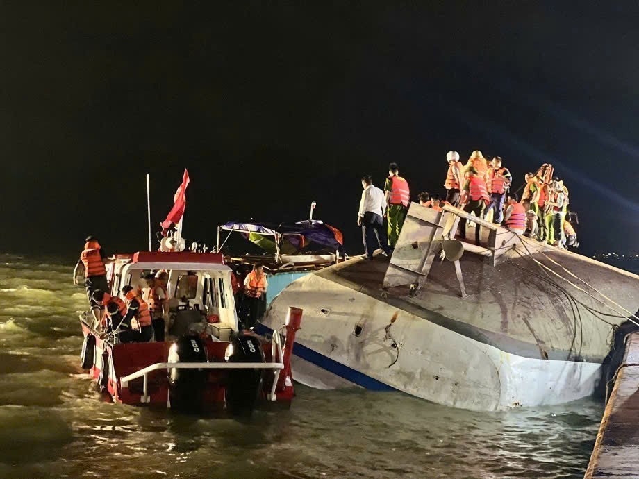 Manulife hỗ trợ chi trả nhanh cho khách hàng trong vụ lật tàu tại Hạ Long