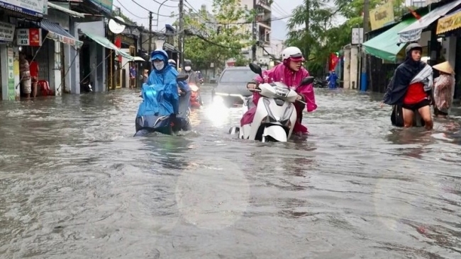 Lãnh đạo TP. Hà Nội yêu cầu khẩn trương triển khai ứng phó khẩn cấp với bão số 3