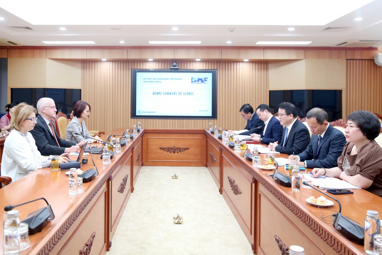 Thứ trưởng Trần Quốc Phương tiếp Chuyên gia trưởng về Quản lý nợ của Ngân hàng Thế giới Thứ trưởng Trần Quốc Phương tiếp Chuyên gia trưởng về Quản lý nợ của Ngân hàng Thế giới