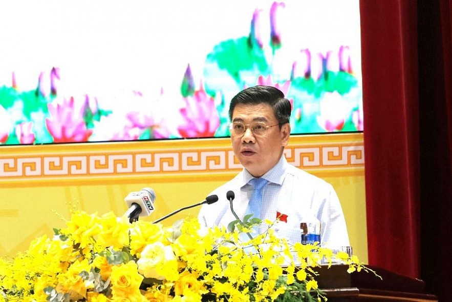 Phó Chủ tich UBND TP. Hồ Chí Minh Nguyễn Văn Dũng báo cáo tình hình kinh tế tại kỳ hop. Ảnh: Việt Dũng Phó Chủ tich UBND TP. Hồ Chí Minh Nguyễn Văn Dũng báo cáo tình hình kinh tế tại kỳ hop. Ảnh: Việt Dũng