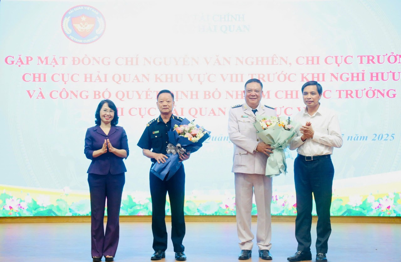 Ông Phạm Quốc Hưng làm Chi cục trưởng Chi cục Hải quan khu vực VIII