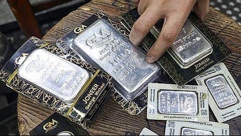 Ngày 25/7: Giá bạc bất ngờ đảo chiều giảm