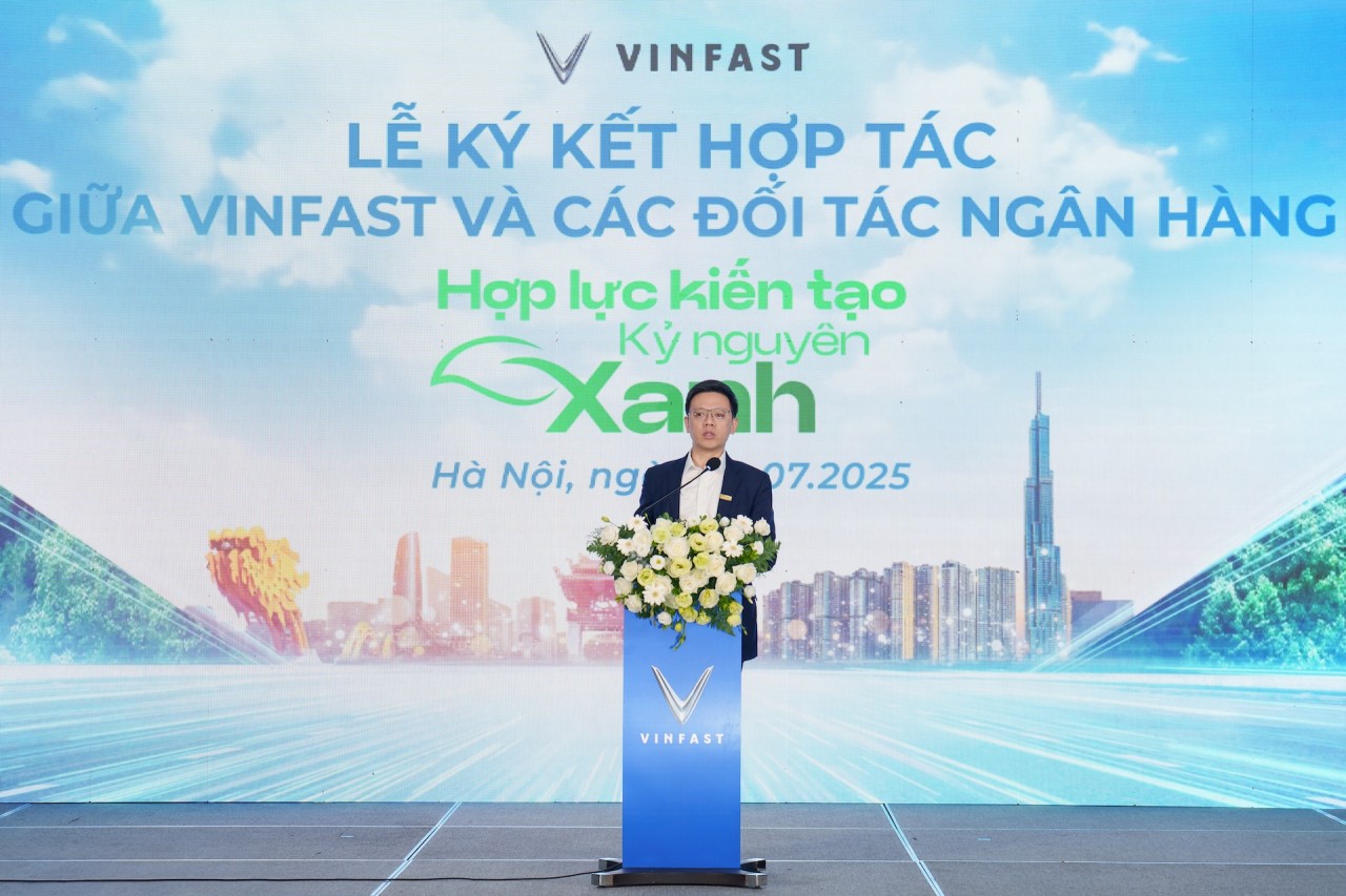 Vinfast và 12 ngân hàng, tổ chức tài chính chung tay hỗ trợ người dân Hà Nội chuyển sang xe điện