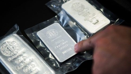 Ngày 26/7: Giá bạc tiếp tục giảm