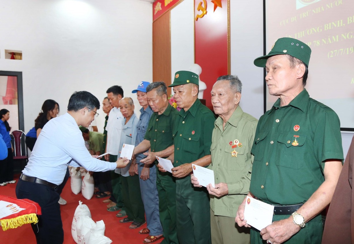 Cục Dự trữ Nhà nước tri ân thương binh, bệnh binh và gia đình liệt sĩ tại xã Khả Cửu