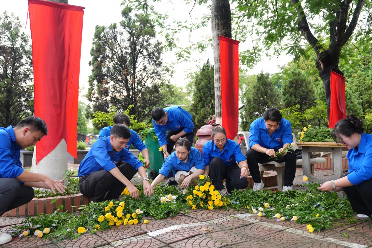Đoàn Thanh niên DATC tri ân các Anh hùng liệt sĩ