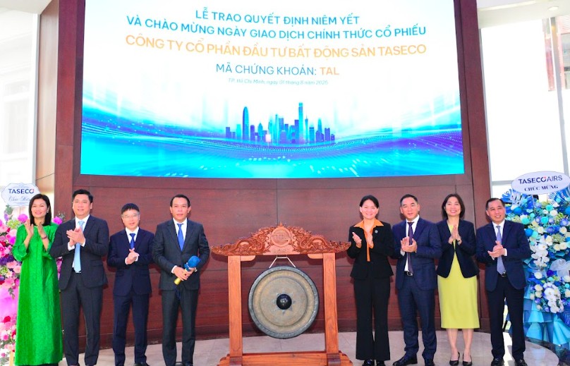 Cổ phiếu TAL chào sàn HOSE, đánh dấu cột mốc 15 năm phát triển