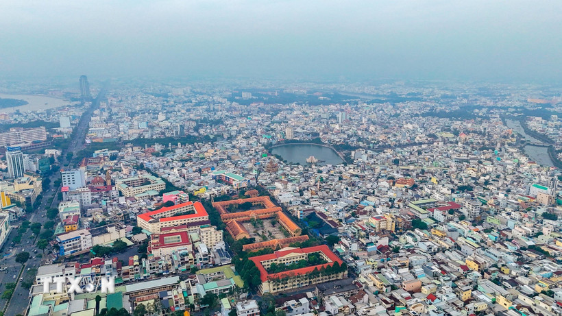 Giảm 3/30 thủ tục hành chính, 44/425 ngày thực hiện thủ tục hành chính lĩnh vực đăng ký đất đai, tài sản gắn liền với đất. (Ảnh: TTXVN)