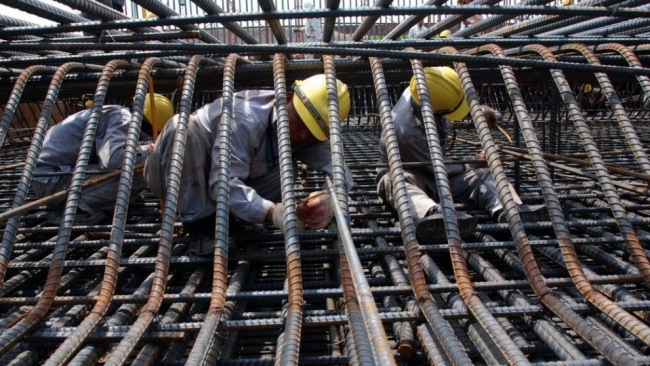 Ngày 3/8: Giá thép kỳ hạn Trung Quốc giảm mạnh, trong nước ổn định