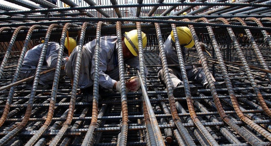 Ngày 3/8: Giá thép kỳ hạn Trung Quốc giảm mạnh, trong nước ổn định