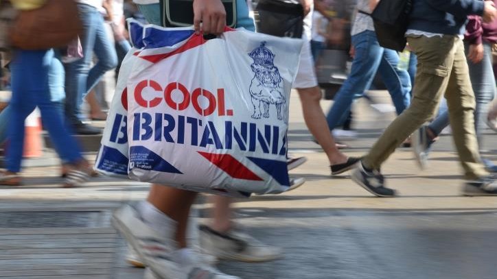 Hộ gia đình Anh thiệt hại gần 15 tỷ USD/năm do cắt giảm lãi suất