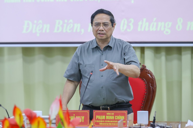 Thủ tướng: Làm mọi cách nhanh nhất có thể ổn định đời sống người dân vùng lũ- Ảnh 2.