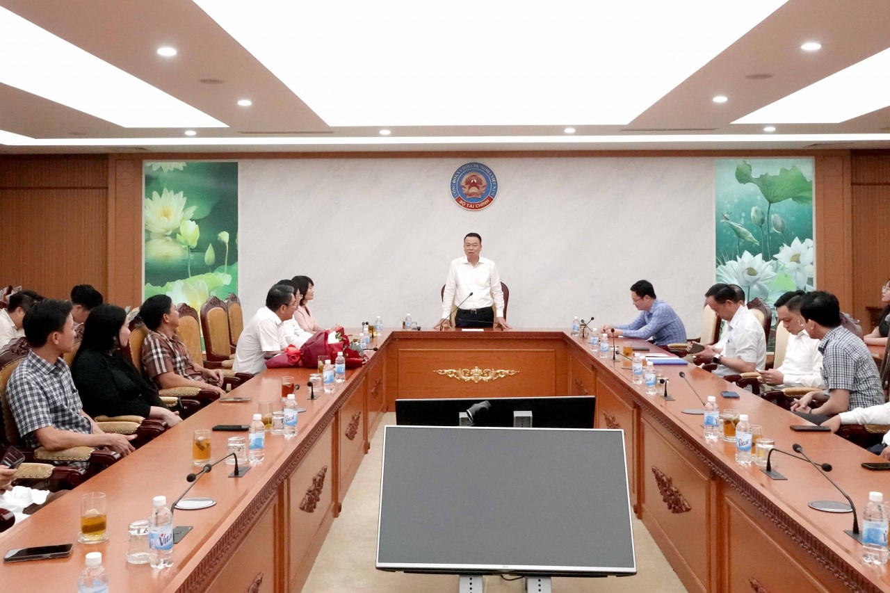 Bộ Tài chính công bố và trao quyết định điều động, bổ nhiệm 3 lãnh đạo cấp vụ, cục