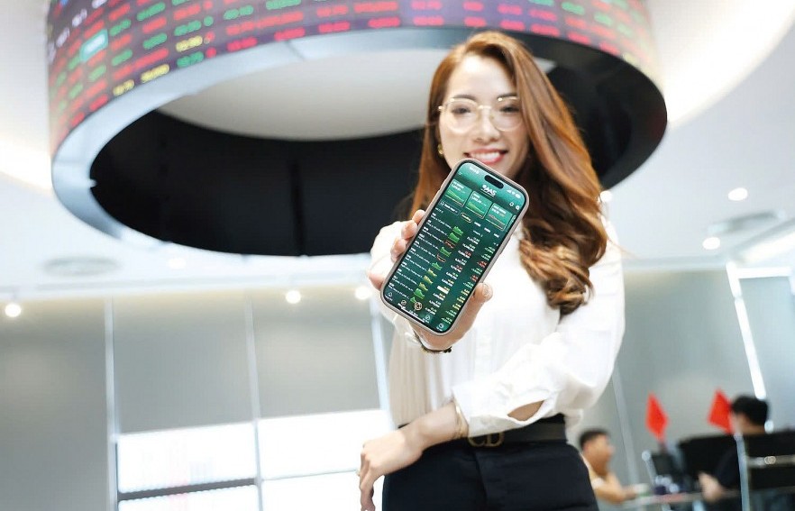 Lợi nhuận ngân hàng dẫn sóng nhưng sức ép lên NIM tăng dần