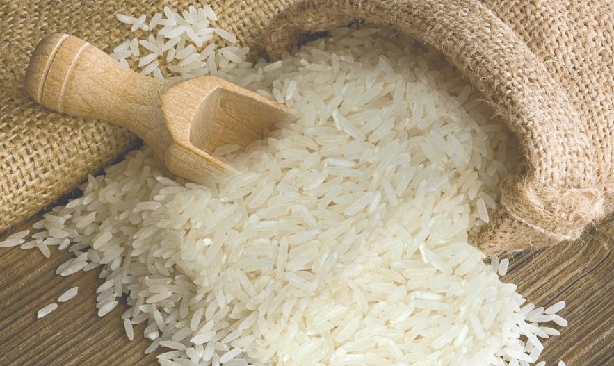 Ngày 7/8: Giá gạo nguyên liệu xuất khẩu giảm, lúa trong nước bình ổn