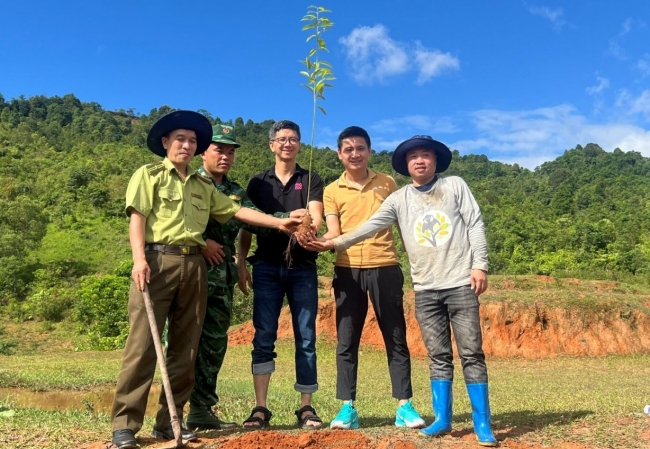 Trồng 60.000 cây bản địa nhằm phục hồi rừng tại Sơn La