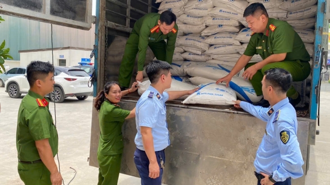 Nghệ An: Phát hiện hơn 3 tấn đường cát nhập lậu