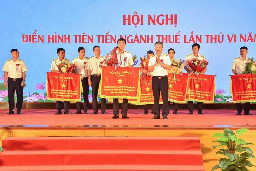 Người lãnh đạo thuế cơ sở lấy phong trào thi đua làm động lực phát triển