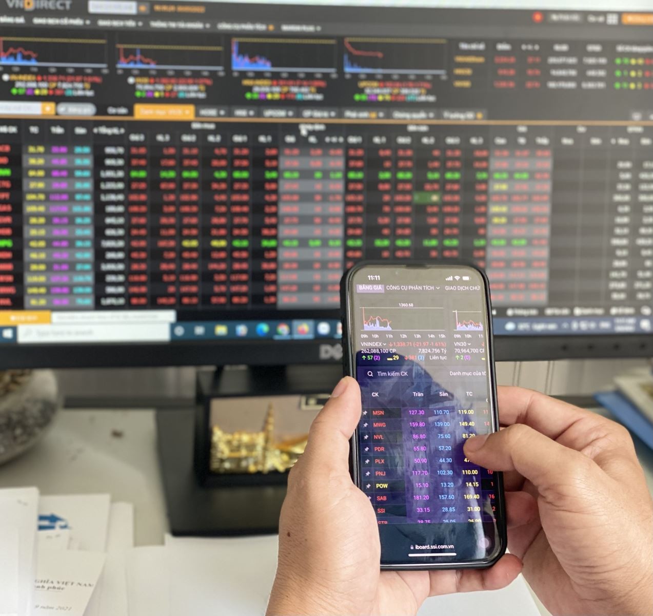 Đảm bảo an ninh mạng và sự ổn định của thị trường chứng khoán Chứng khoán ngày 27/10: Áp lực bán mạnh hơn về cuối phiên, VN-Index giảm điểm phiên đầu tuần