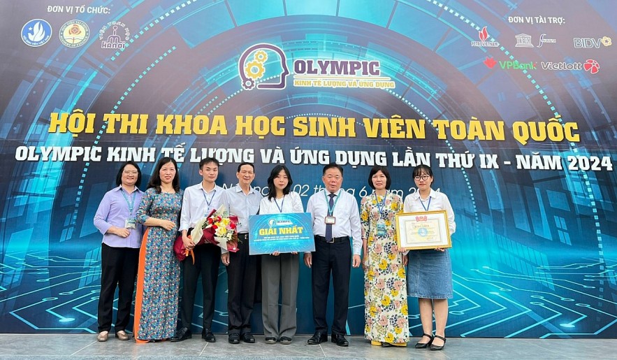 Thành tích đáng nể của nữ thủ khoa khóa 59 Học viện Tài chính