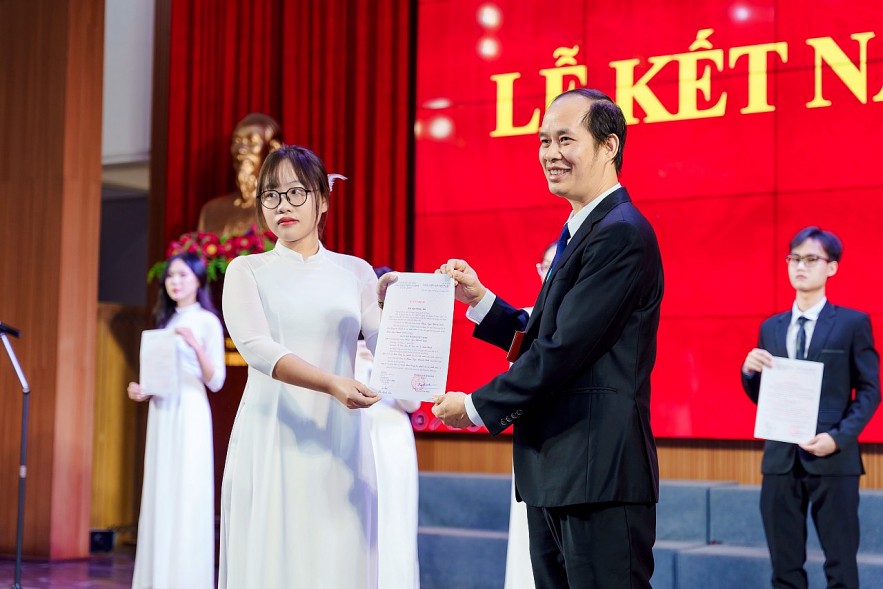 Thành tích đáng nể của nữ thủ khoa khóa 59 Học viện Tài chính