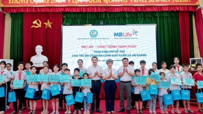 “MB Life - Hành trình hạnh phúc” - Chương trình trao kinh phí hỗ trợ cho trẻ em có hoàn cảnh khó khăn