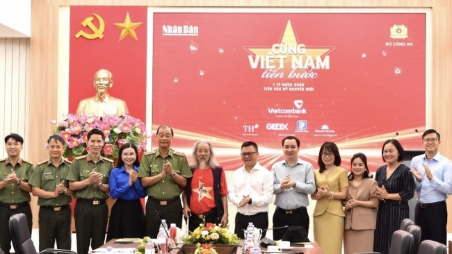 Vietcombank đồng hành với chương trình “Cùng Việt Nam tiến bước”, lan tỏa thông điệp “1 tỷ bước xanh”