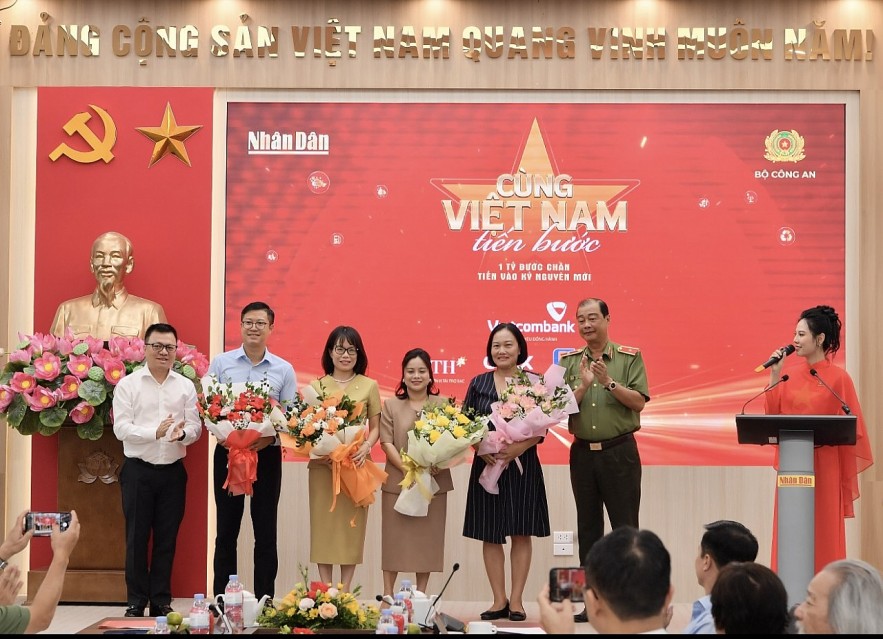 undefined Vietcombank đồng hành với chương trình “Cùng Việt Nam tiến bước”, lan tỏa thông điệp “1 tỷ bước xanh”