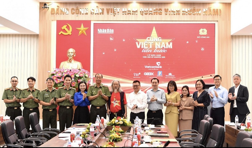 undefined Vietcombank đồng hành với chương trình “Cùng Việt Nam tiến bước”, lan tỏa thông điệp “1 tỷ bước xanh”