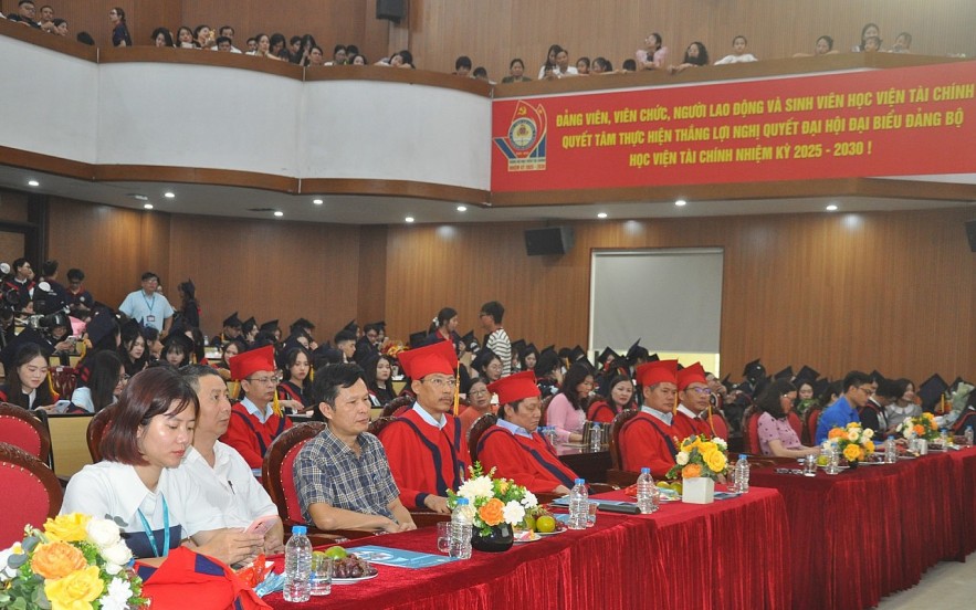 Hơn 72% sinh viên Khoa Thuế và Hải quan khóa 59 tốt nghiệp loại Giỏi và Xuất sắc Học viện Tài chính: Hơn 72% sinh viên Khoa Thuế và Hải quan khóa 59 tốt nghiệp loại Giỏi và Xuất sắc