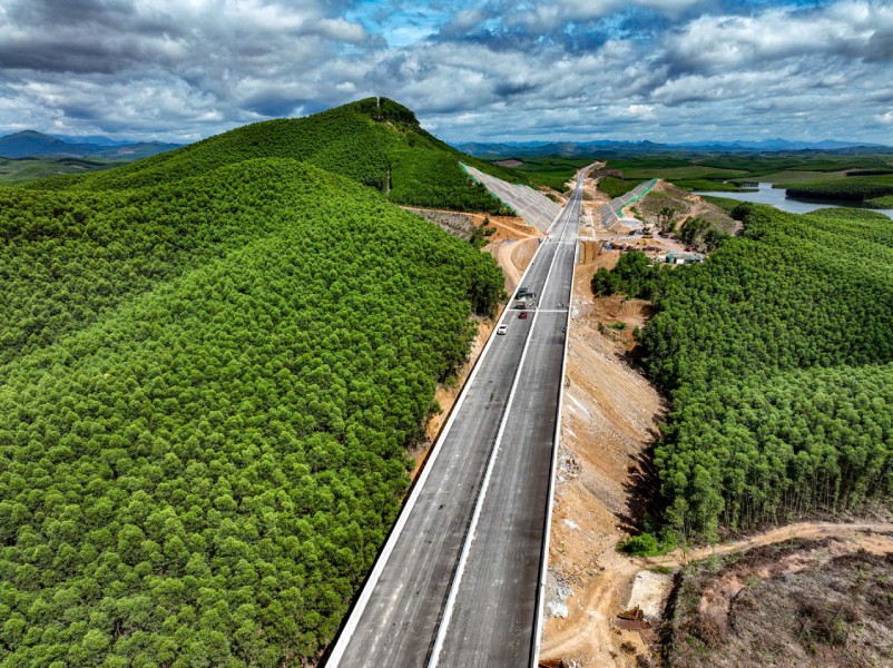 Khởi công 302 km cao tốc thúc đẩy phát triển kinh tế - xã hội