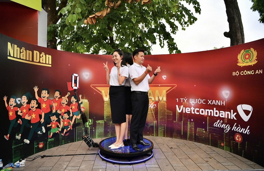 Hơn 20.000 người Vietcombank hòa nhịp “cùng Việt Nam tiến bước”