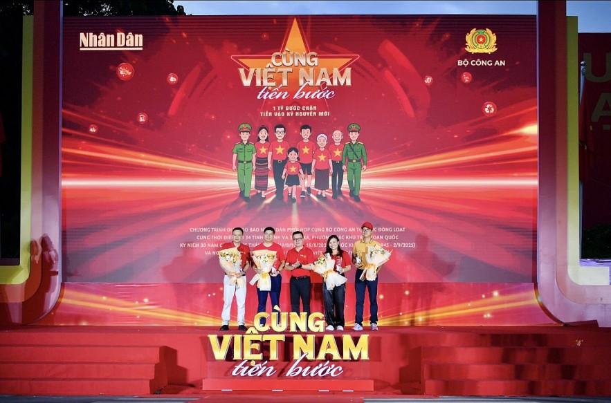 Hơn 20.000 người Vietcombank hòa nhịp “cùng Việt Nam tiến bước”