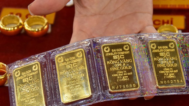 Giá vàng hôm nay (18/8): Vàng miếng, vàng nhẫn tiếp tục neo ở mức cao