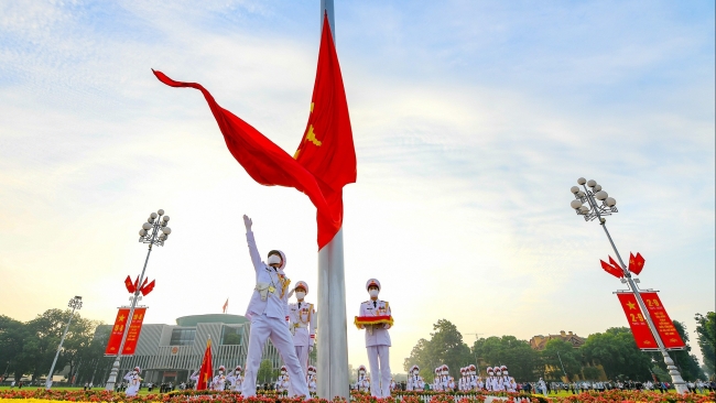 80 năm Cách mạng tháng Tám thành công: Thiêng liêng lễ Thượng cờ trên Quảng trường Ba Đình