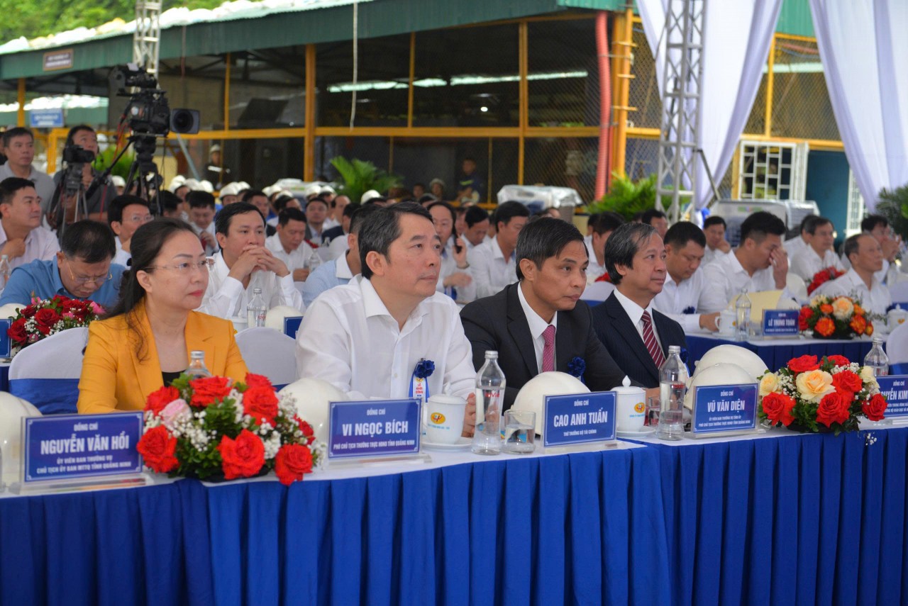 Quảng Ninh khởi công dự án khai thác hầm lò phần mở rộng mỏ Hà Ráng