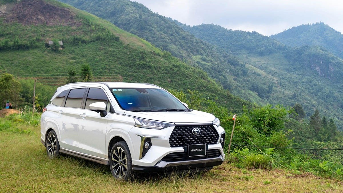 Giá xe ô tô Toyota tháng 8/2025 giảm sốc tới 75 triệu đồng