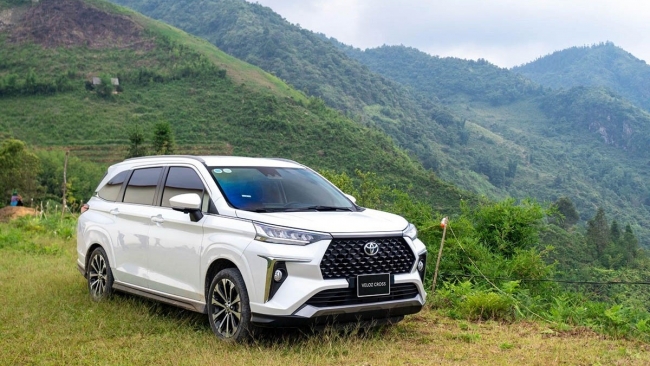 Giá xe ô tô Toyota tháng 8/2025 giảm sốc tới 75 triệu đồng