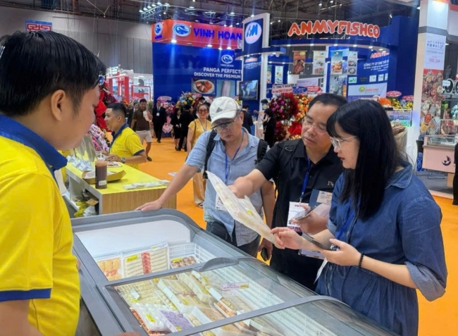 TP. Hồ Chí Minh đẩy mạnh kích cầu tiêu dùng và tăng cường kiểm soát hàng giả