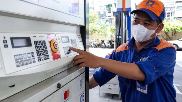 15h ngày 21/8, giá xăng tăng 110 đồng/lít - 208 đồng/lít