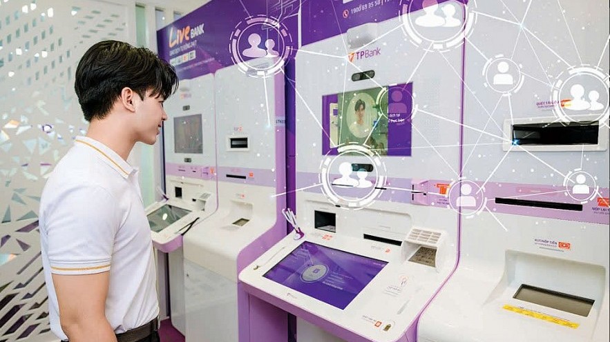 AI tái định hình ngành ngân hàng, lợi thế đi cùng rủi ro