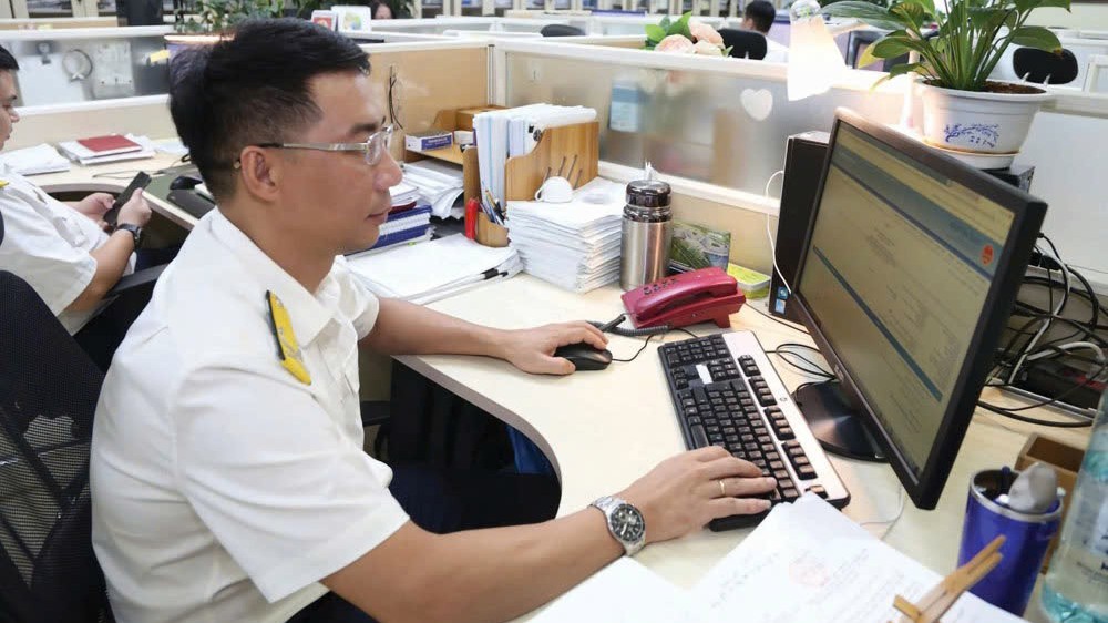 Sổ tay hướng dẫn nghiệp vụ: Đồng hành hỗ trợ hộ cá nhân kinh doanh tuân thủ tự nguyện pháp luật thuế