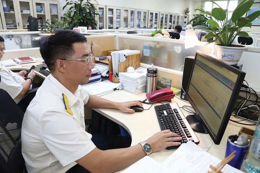 Sổ tay hướng dẫn nghiệp vụ: Đồng hành hỗ trợ hộ cá nhân kinh doanh tuân thủ tự nguyện pháp luật thuế